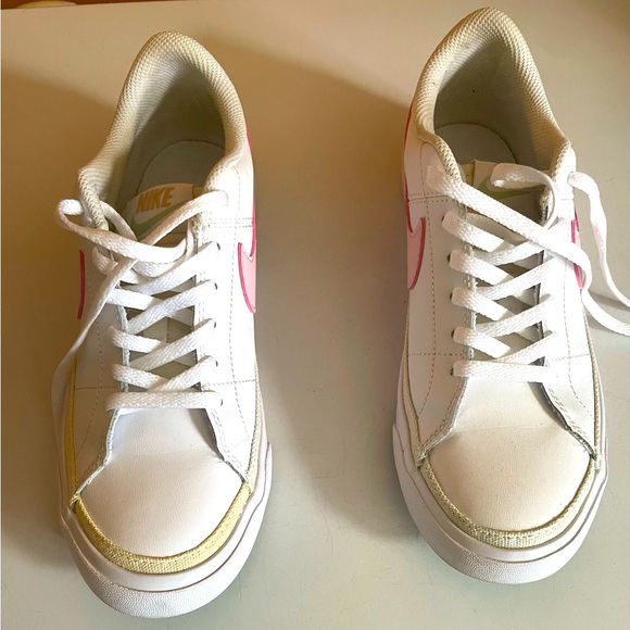 Nike Other - Nike court legacy big kids size 5 in boys 7 in women